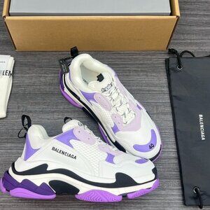 Balenciaga triple s size 40